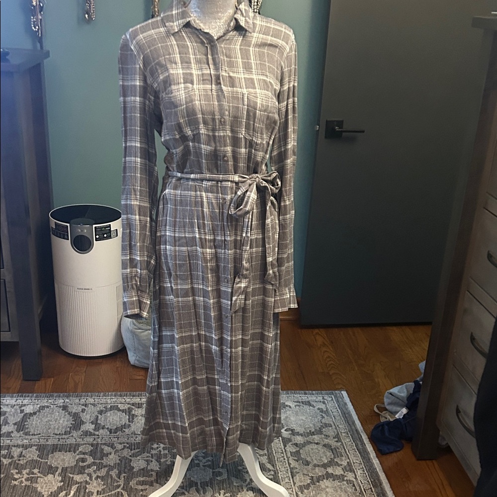 Universal Thread Gray Plaid Long Sleeve Dress